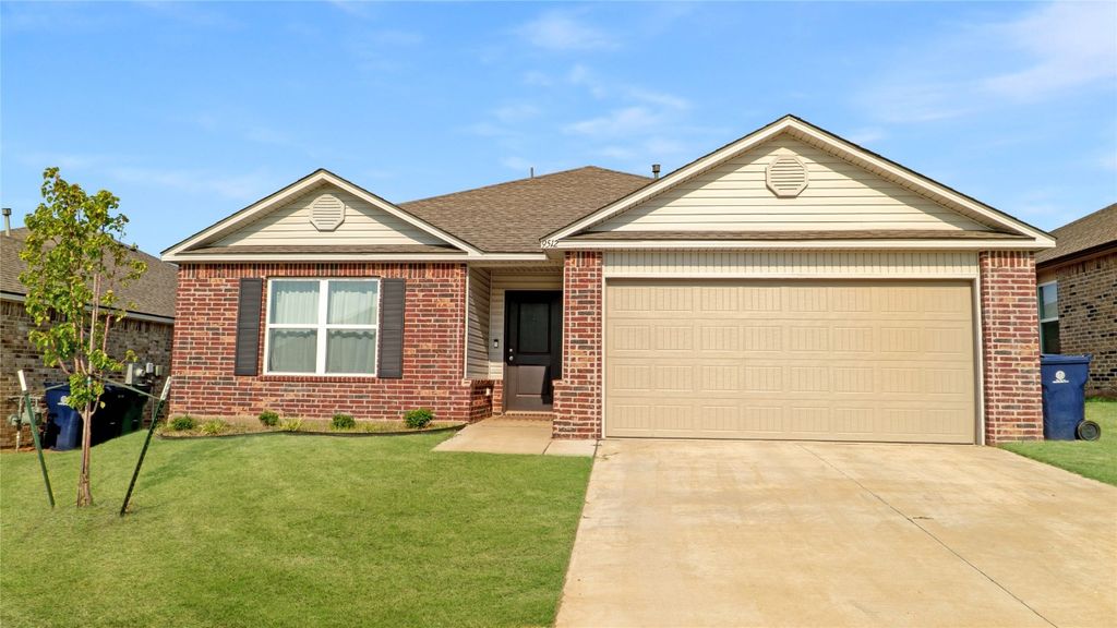 9512 Laredo Lane, Yukon, OK 73099