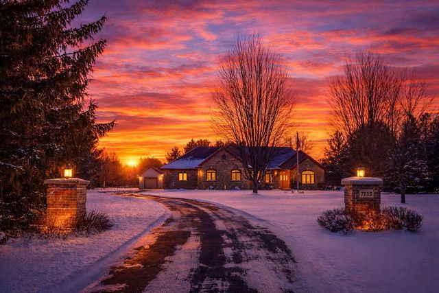 7135 Mullaney COURT, Hartford, WI 53027