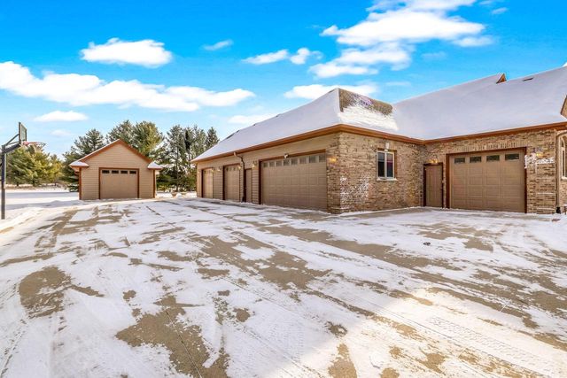 7135 Mullaney COURT, Hartford, WI 53027