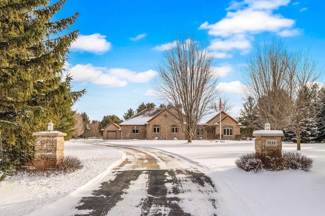 7135 Mullaney COURT, Hartford, WI 53027