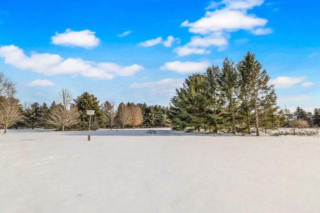 7135 Mullaney COURT, Hartford, WI 53027