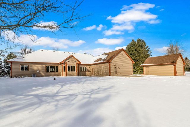 7135 Mullaney COURT, Hartford, WI 53027