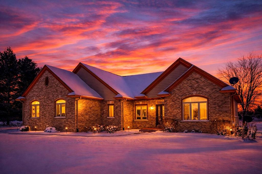 7135 Mullaney COURT, Hartford, WI 53027