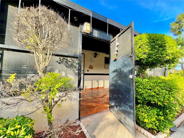 3318 NW 103rd Ave, Sunrise, FL 33351