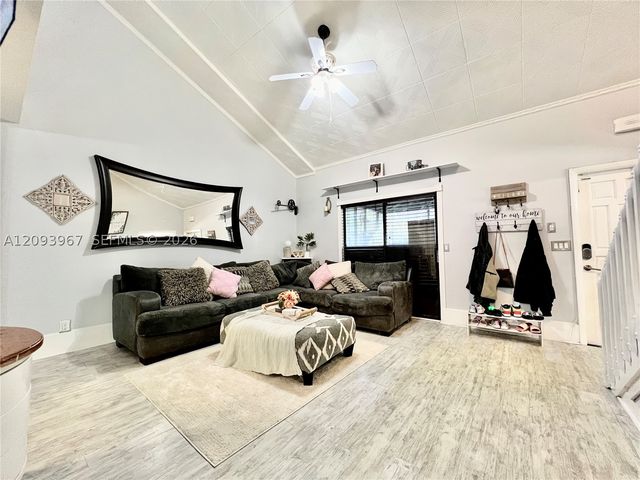 3318 NW 103rd Ave, Sunrise, FL 33351