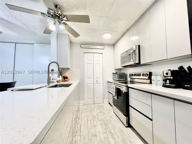 3318 NW 103rd Ave, Sunrise, FL 33351