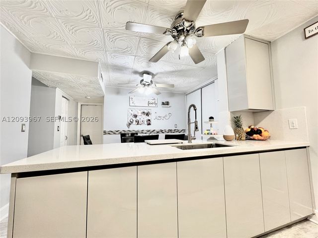 3318 NW 103rd Ave, Sunrise, FL 33351