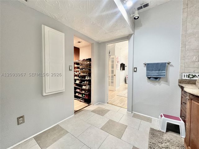 3318 NW 103rd Ave, Sunrise, FL 33351