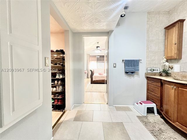 3318 NW 103rd Ave, Sunrise, FL 33351