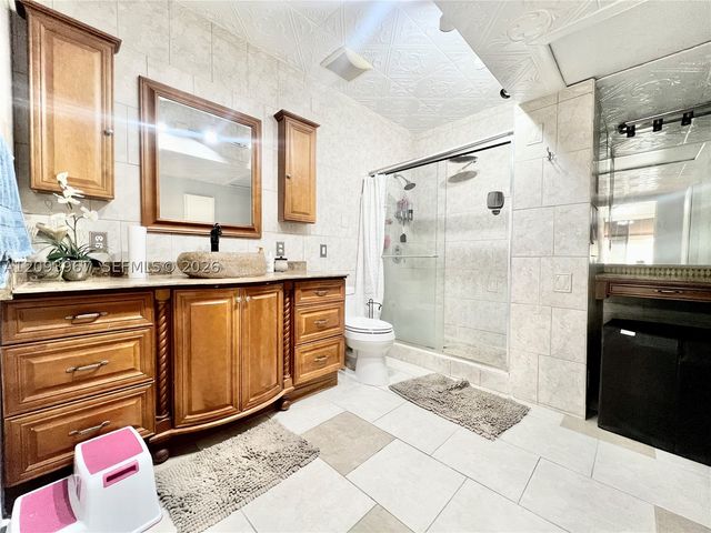 3318 NW 103rd Ave, Sunrise, FL 33351