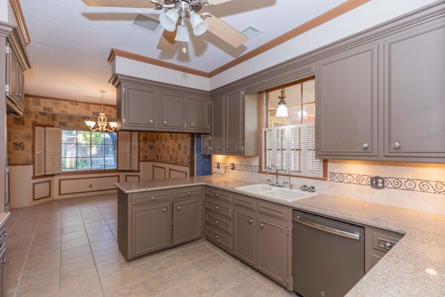 2131 N Charles Street, Pampa, TX 79065