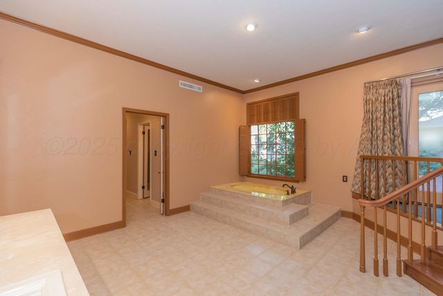 2131 N Charles Street, Pampa, TX 79065