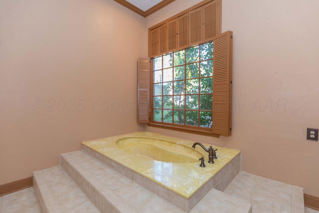 2131 N Charles Street, Pampa, TX 79065