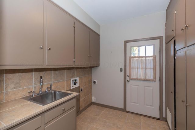 2131 N Charles Street, Pampa, TX 79065