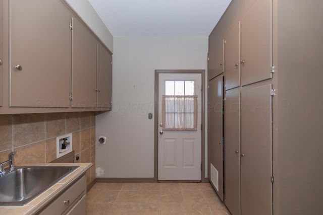 2131 N Charles Street, Pampa, TX 79065