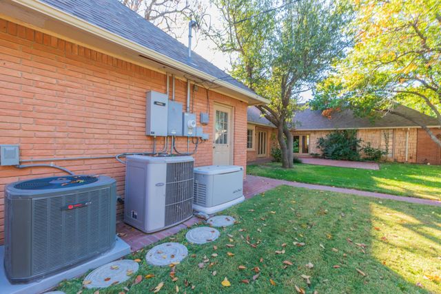 2131 N Charles Street, Pampa, TX 79065