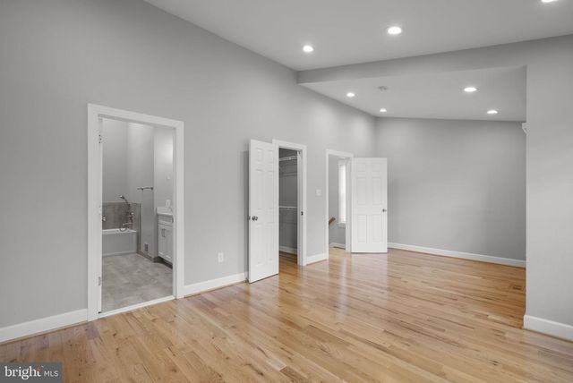 10 LOGANWOOD CT, North Bethesda, MD 20852