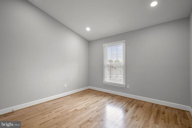 10 LOGANWOOD CT, North Bethesda, MD 20852
