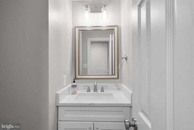 10 LOGANWOOD CT, North Bethesda, MD 20852