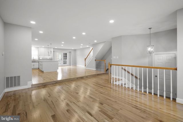 10 LOGANWOOD CT, North Bethesda, MD 20852