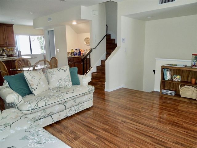 21931 Burbank 23, Woodland Hills, CA 91367