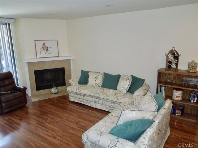 21931 Burbank 23, Woodland Hills, CA 91367