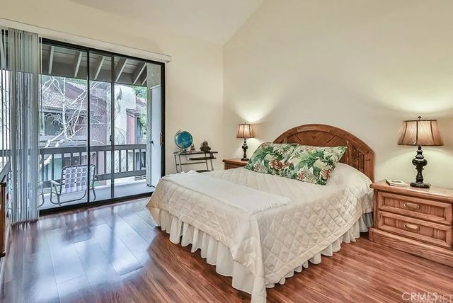 21931 Burbank 23, Woodland Hills, CA 91367
