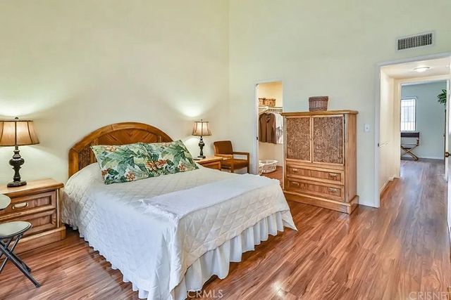 21931 Burbank 23, Woodland Hills, CA 91367