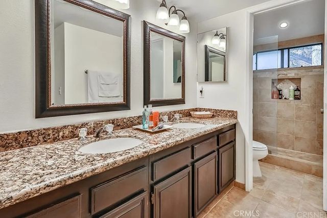21931 Burbank 23, Woodland Hills, CA 91367