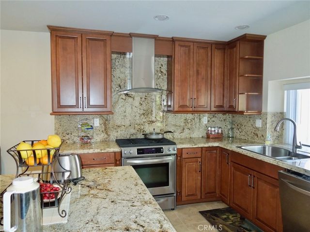 21931 Burbank 23, Woodland Hills, CA 91367