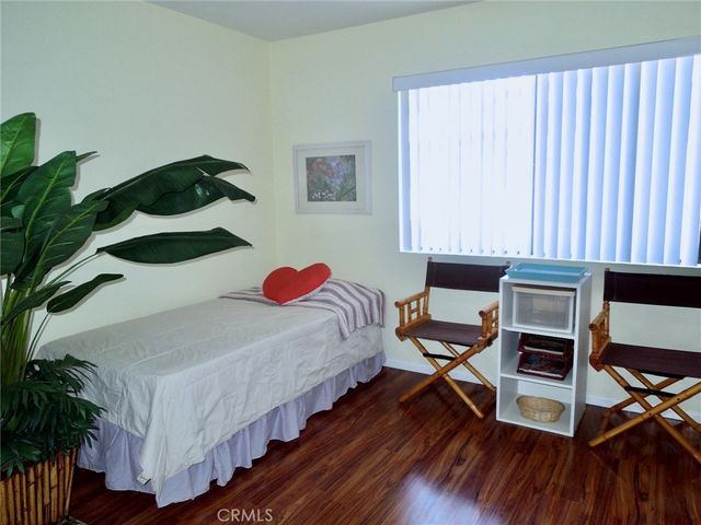 21931 Burbank 23, Woodland Hills, CA 91367
