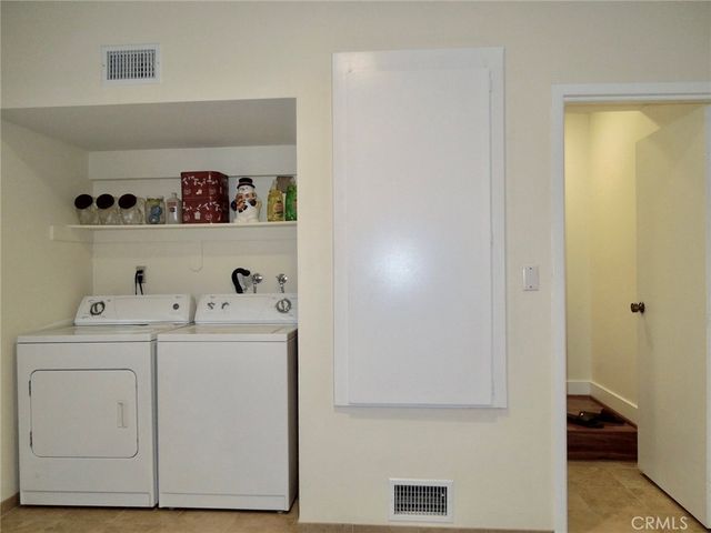 21931 Burbank 23, Woodland Hills, CA 91367