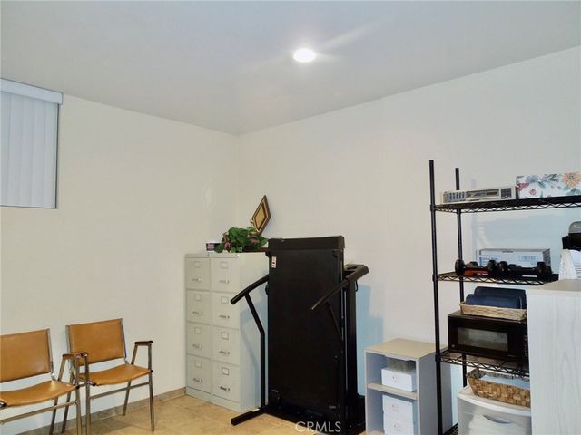 21931 Burbank 23, Woodland Hills, CA 91367