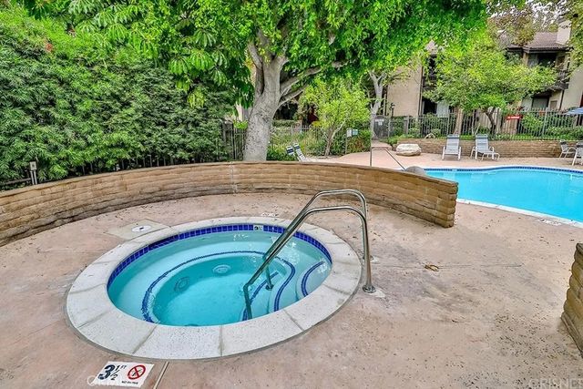 21931 Burbank 23, Woodland Hills, CA 91367
