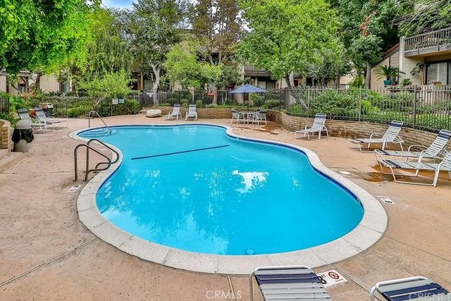 21931 Burbank 23, Woodland Hills, CA 91367
