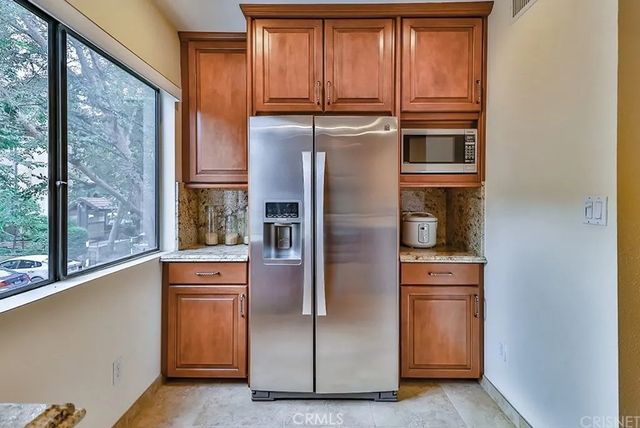 21931 Burbank 23, Woodland Hills, CA 91367