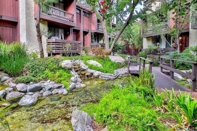 21931 Burbank 23, Woodland Hills, CA 91367