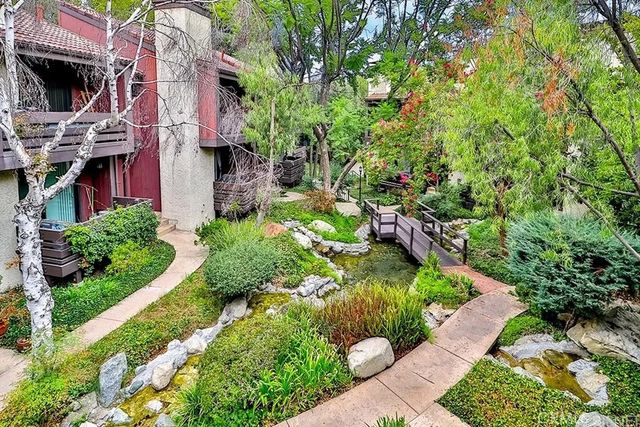 21931 Burbank 23, Woodland Hills, CA 91367
