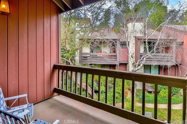 21931 Burbank 23, Woodland Hills, CA 91367