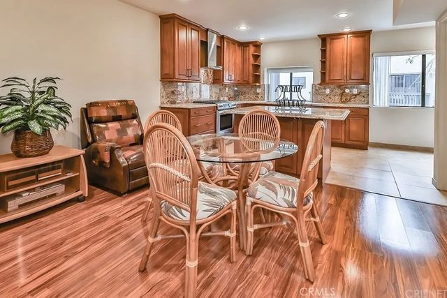 21931 Burbank 23, Woodland Hills, CA 91367