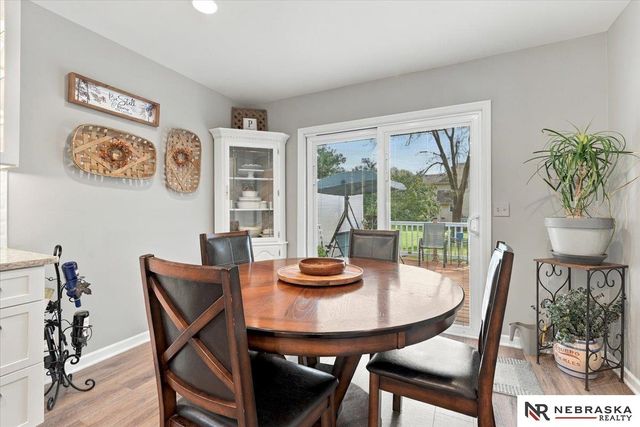 637 S 215th Street, Omaha, NE 68022