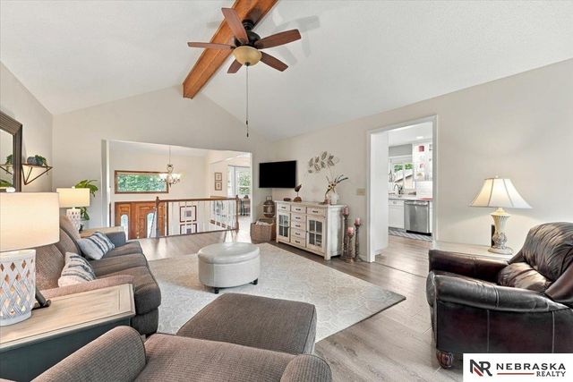 637 S 215th Street, Omaha, NE 68022