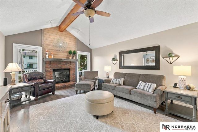 637 S 215th Street, Omaha, NE 68022