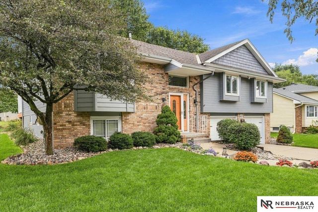 637 S 215th Street, Omaha, NE 68022