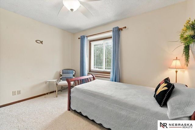 637 S 215th Street, Omaha, NE 68022