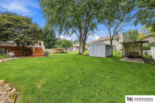 637 S 215th Street, Omaha, NE 68022