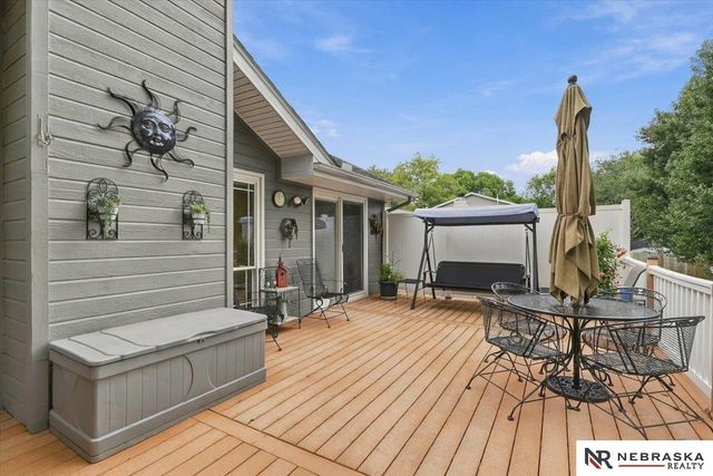 637 S 215th Street, Omaha, NE 68022