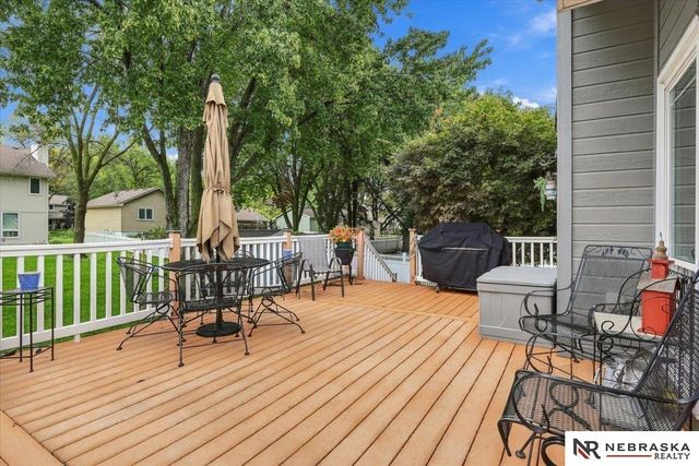 637 S 215th Street, Omaha, NE 68022