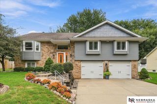 637 S 215th Street, Omaha, NE 68022