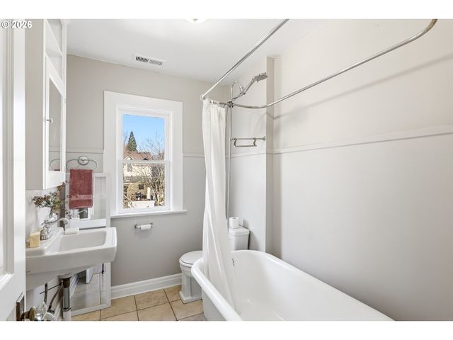 3923 Se MAIN St, Portland, OR 97214